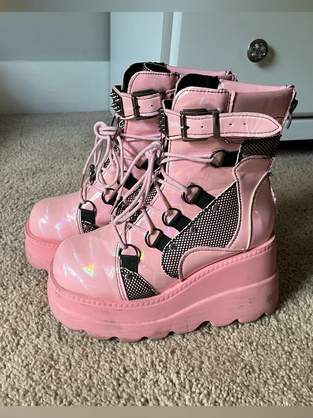 Tscoyuki pink platform