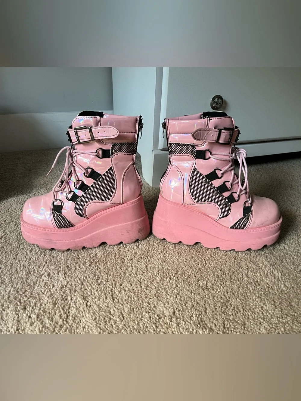 Tscoyuki pink platform