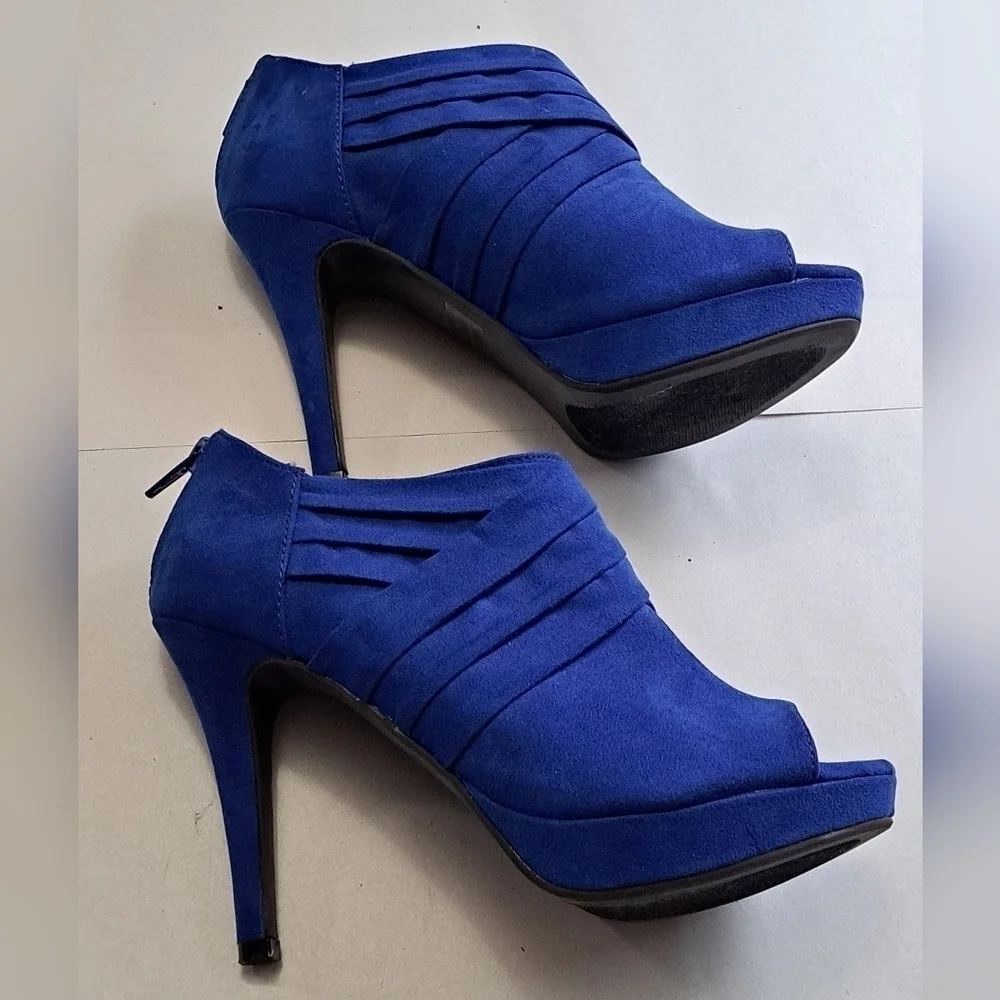 Report Blue Faux Suede Peep Toe Platform Shoes  Size 6