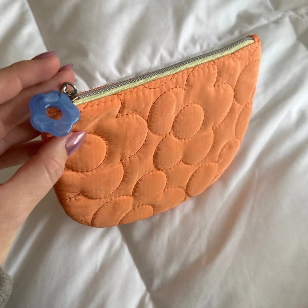 ipsy april flower carrying