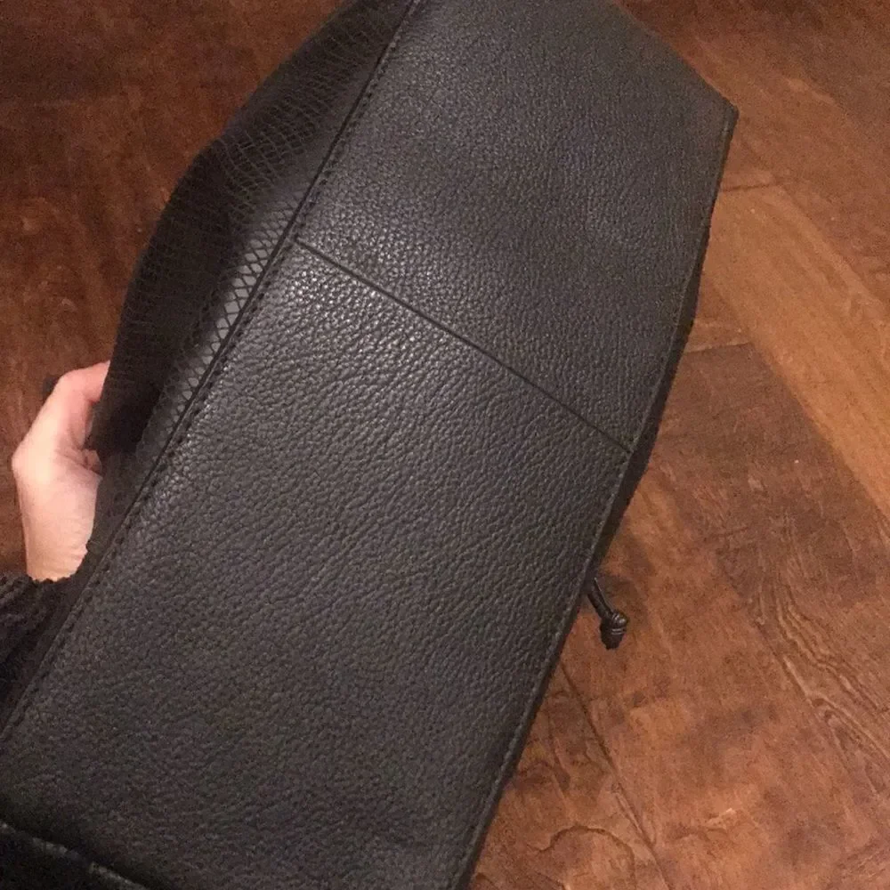 T Tahari tahari liza