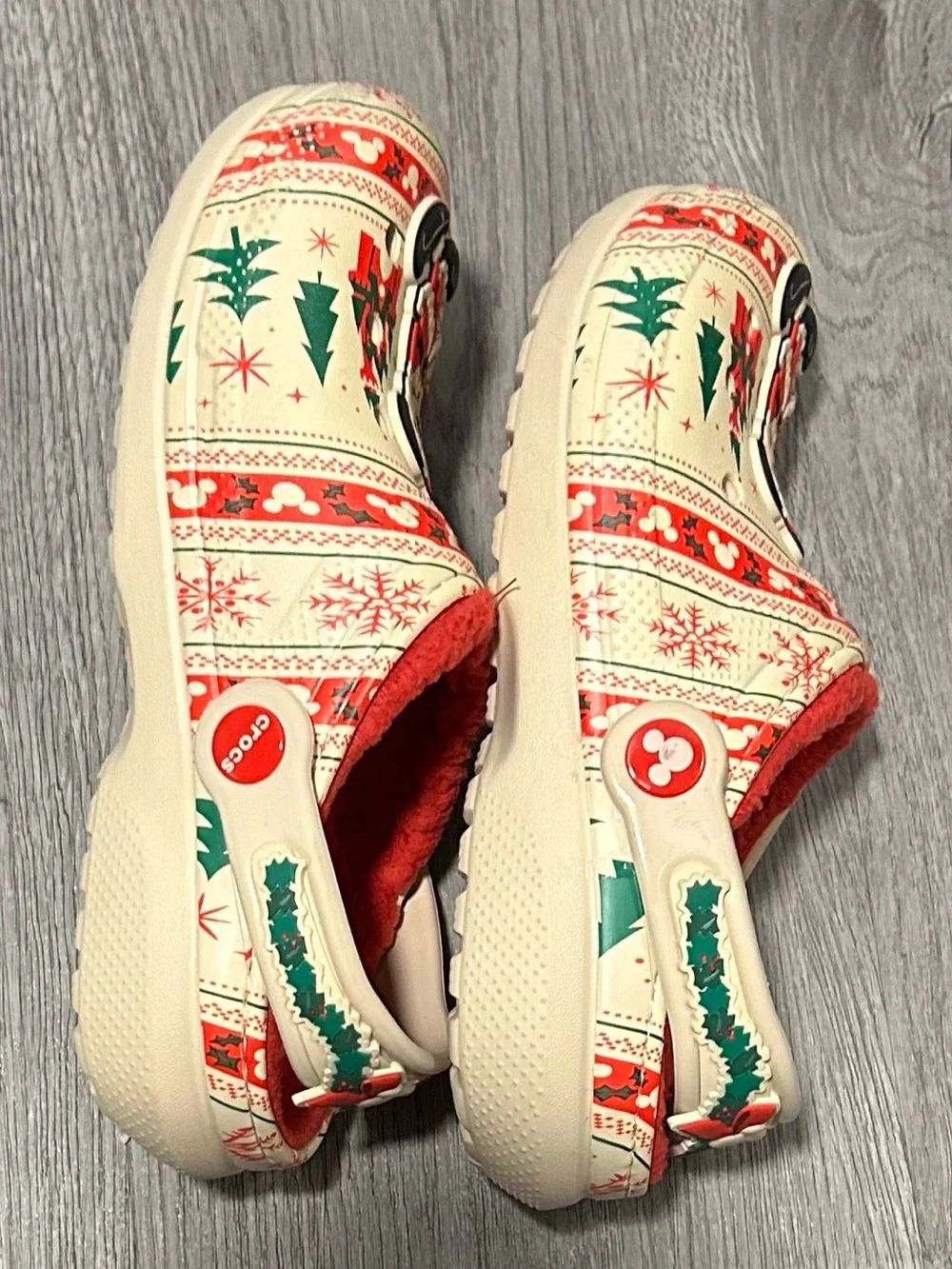 CROCS red plush picture