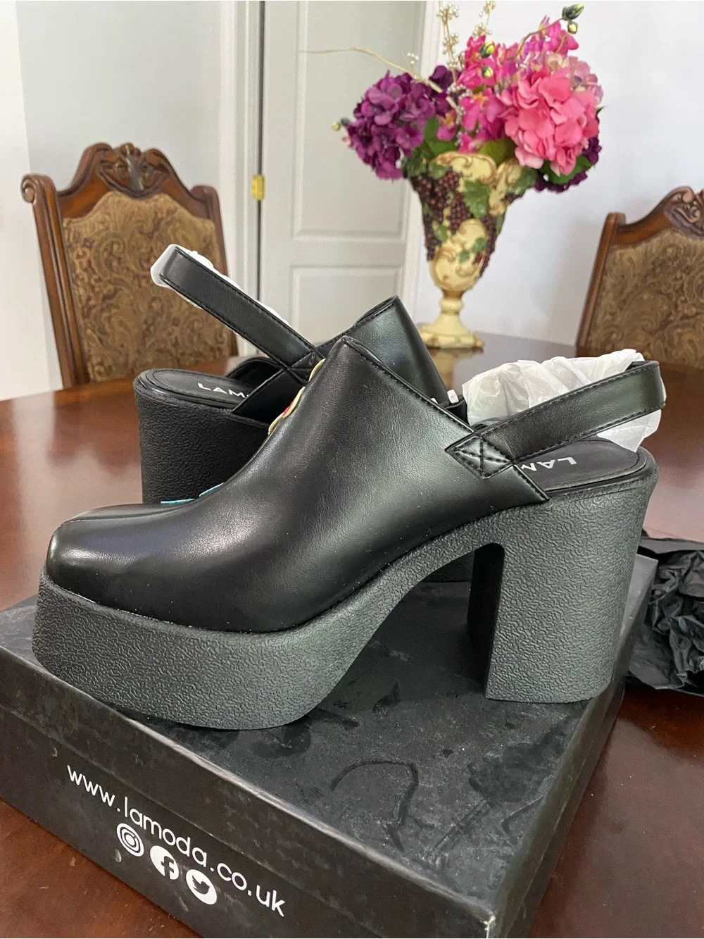 Lamoda chic black