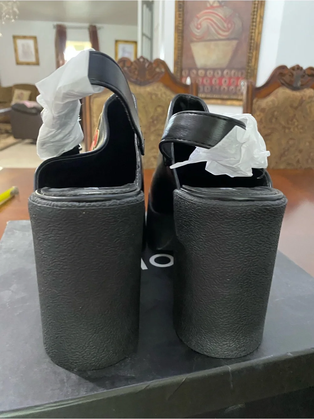 Lamoda chic black