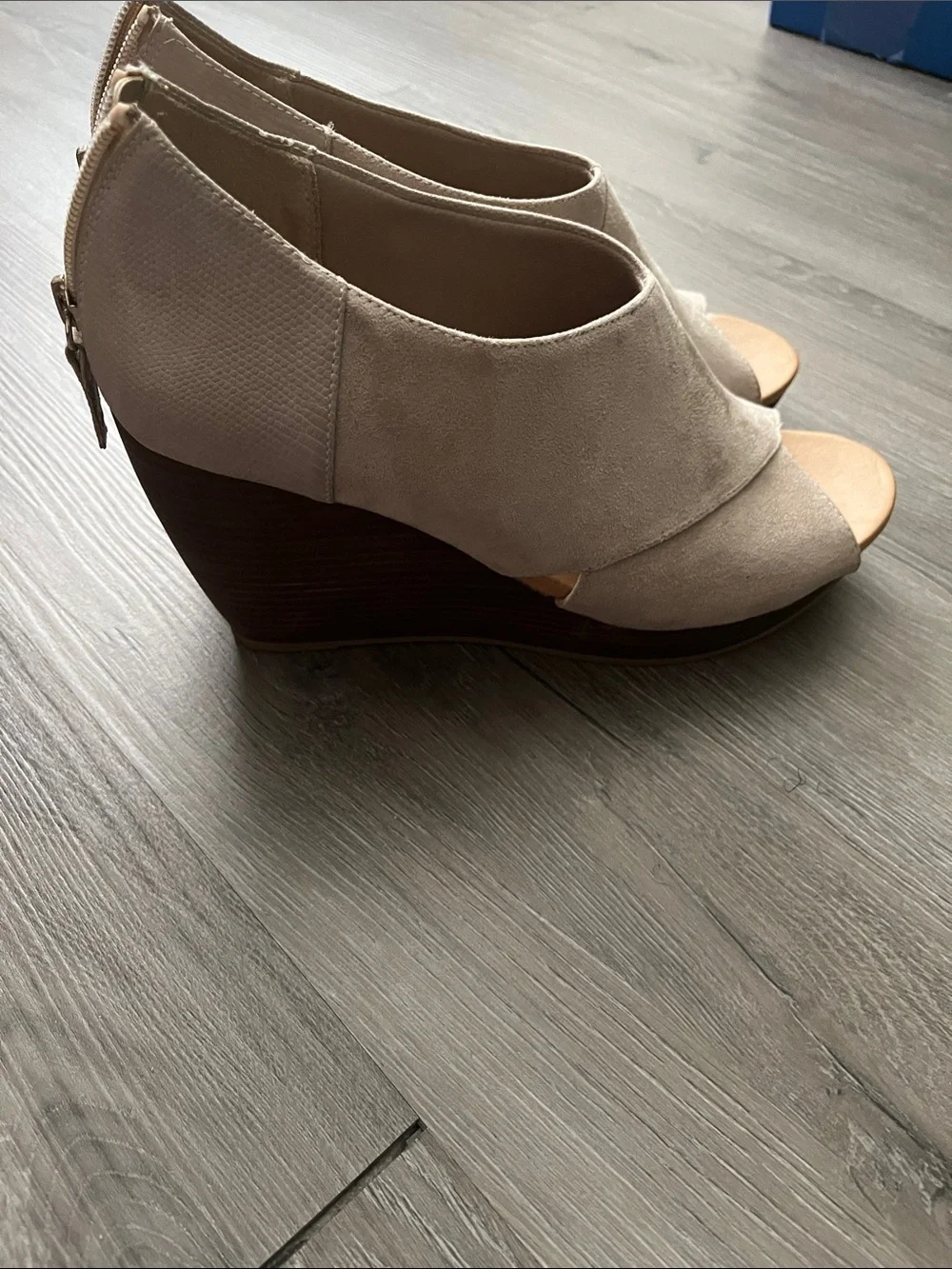 Dr. Scholl's 11M CreamFaux Suede Peep-Toe 4” Wedge Heels