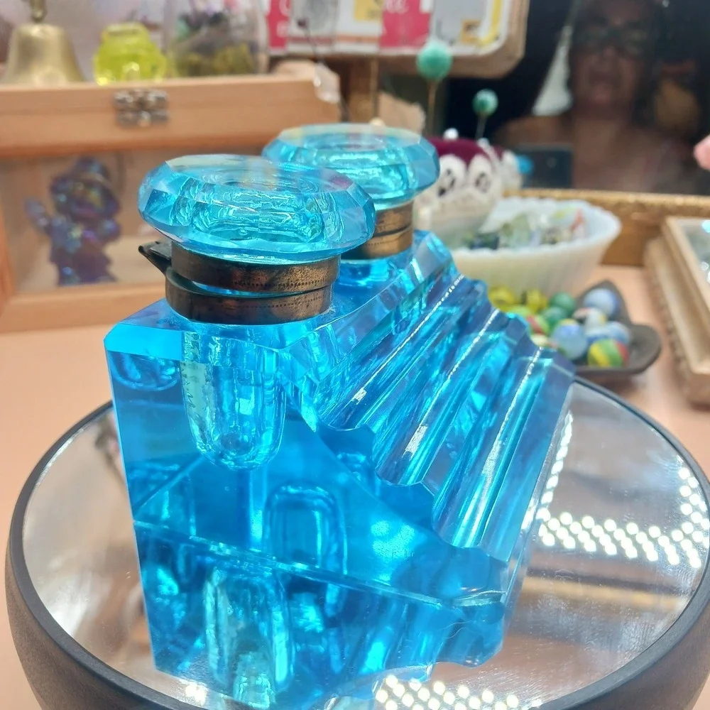 N/A this antique