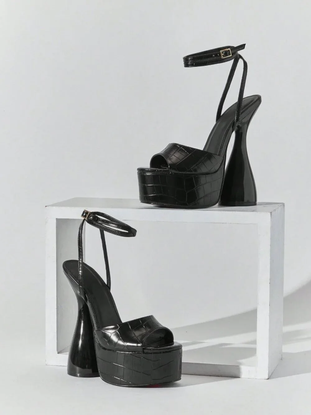 MODA ME COUTURE these crocodile‑print