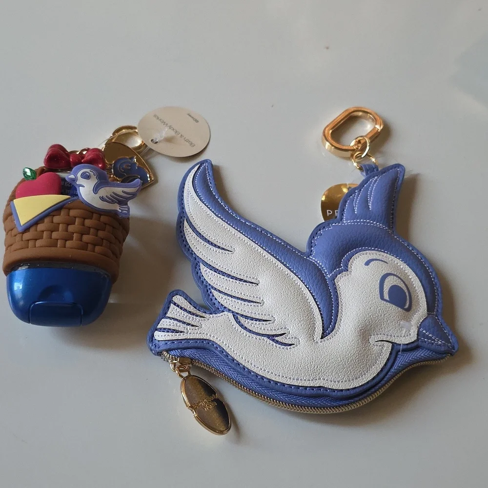 Bath & Body Works Disney SNOW WHITE Bag Charm‎ and Sanitizer Holder.