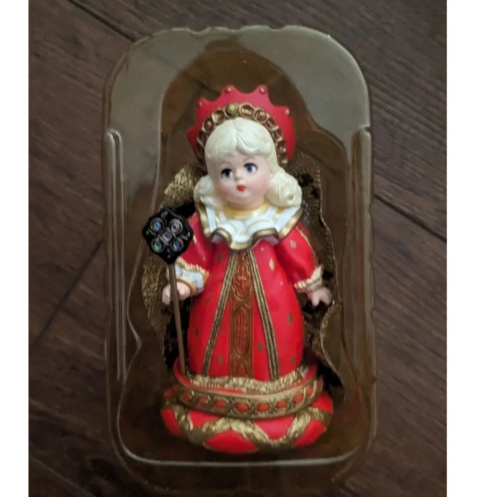 Hallmark Keepsake Red‎ Queen Alice in Wonderland Madame Alexander Ornament 1999