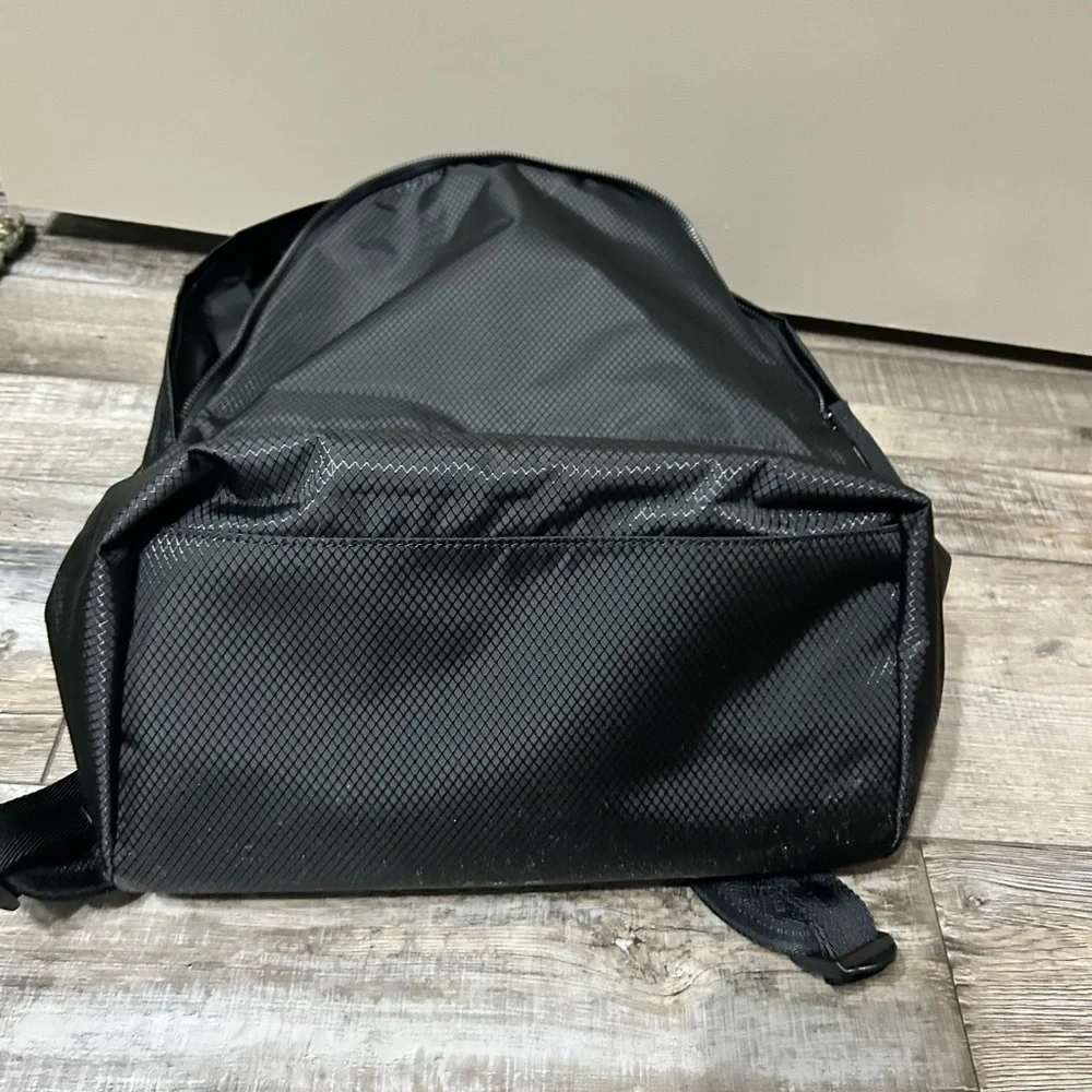 Boss sleek black