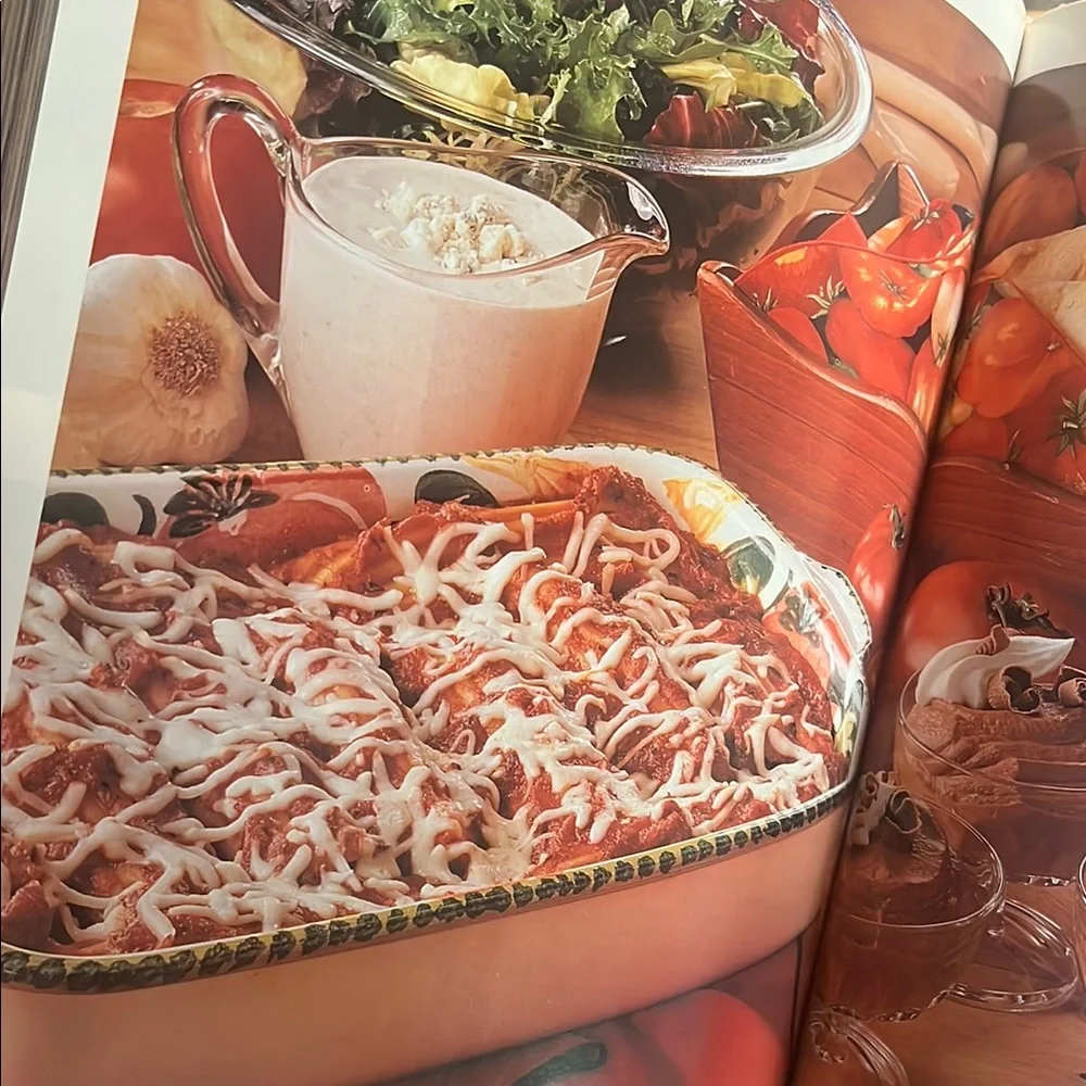 Taste Of Home Annual Recipies  Kitchen Cookbook 2000 Hardcover