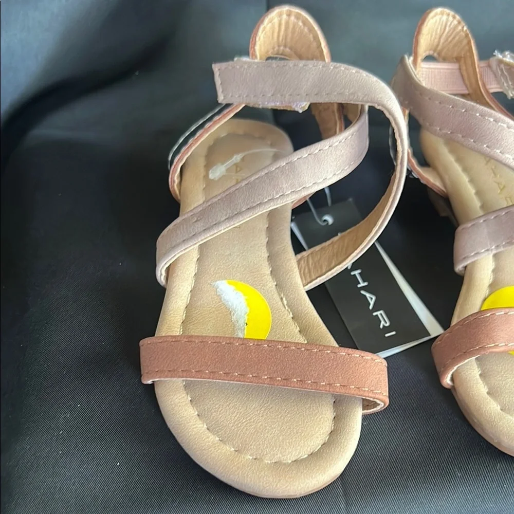 Tahari scheme straps