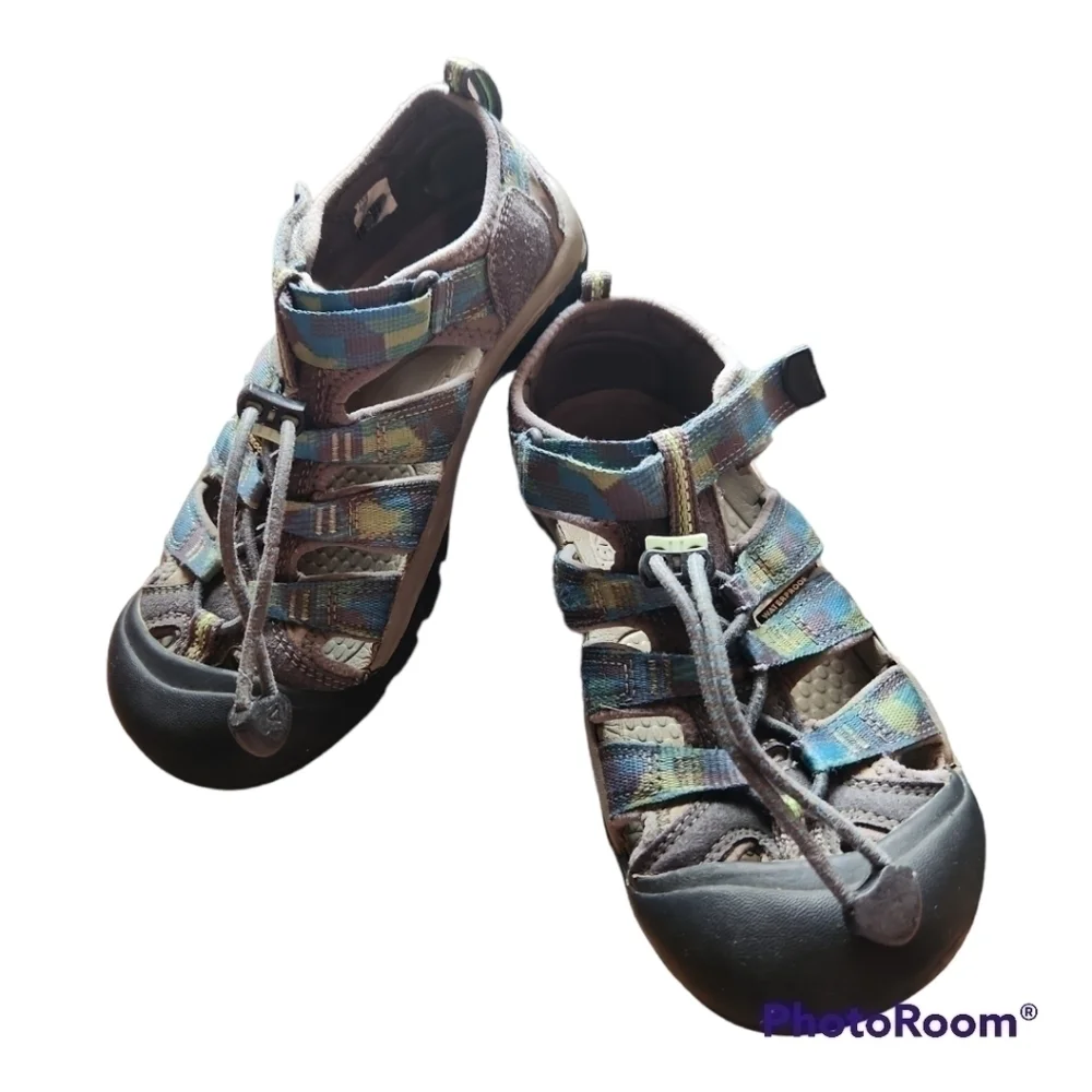 Keen women green or