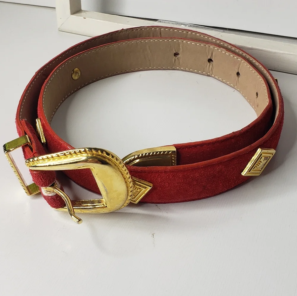 Motions East Suede Pig Skin Gold Buckle Diamond Shape Gold Details size S/M