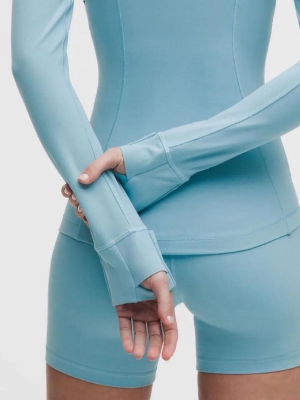 ALO Yoga light aqua
