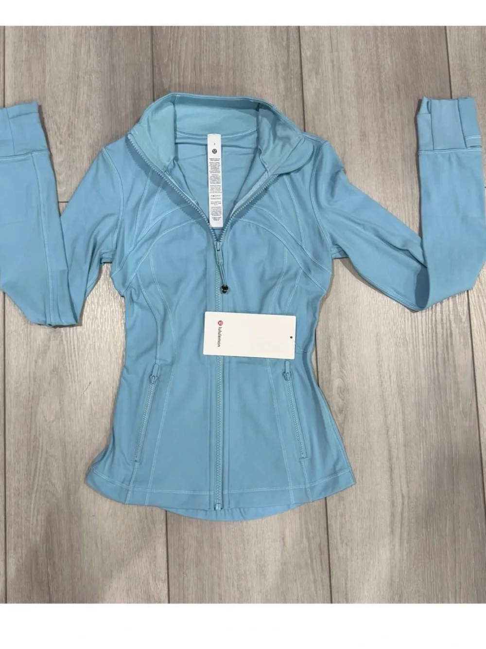 ALO Yoga light aqua