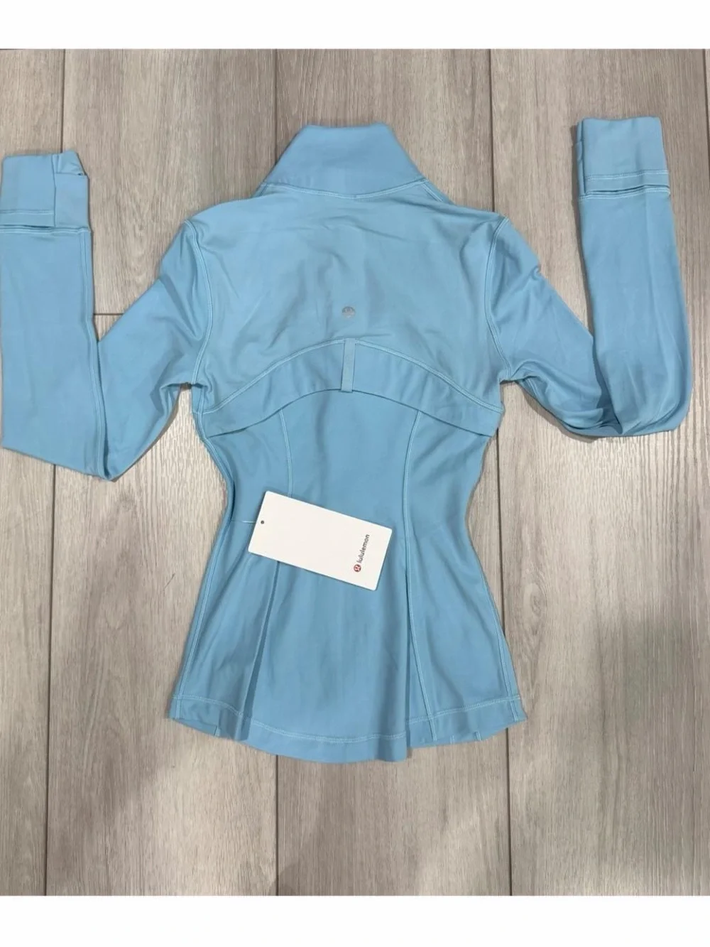 ALO Yoga light aqua
