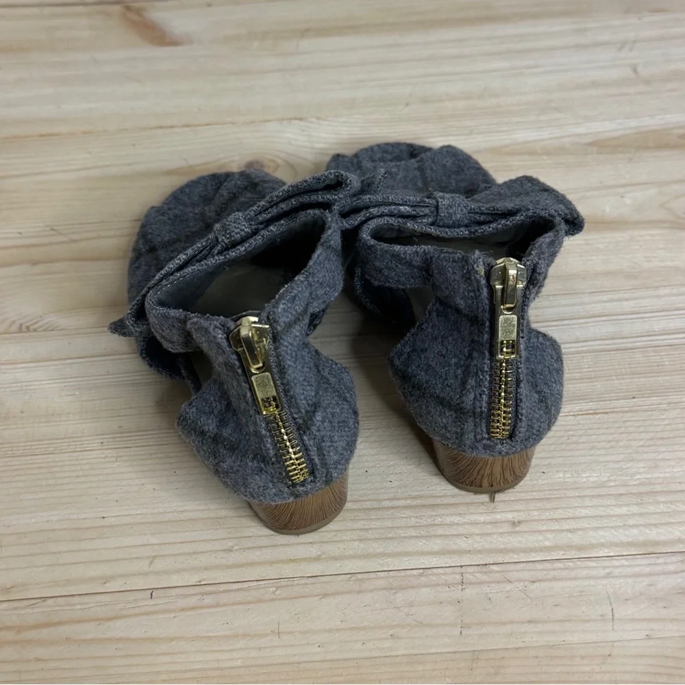 Joyfloie Sophie Gray Plaid Sophie Shoes. Great Condition. Size 10. HTF. Bow