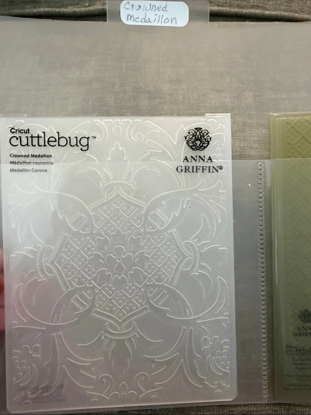 Cricut Anna Griffin crowned medallion Embossing Folder