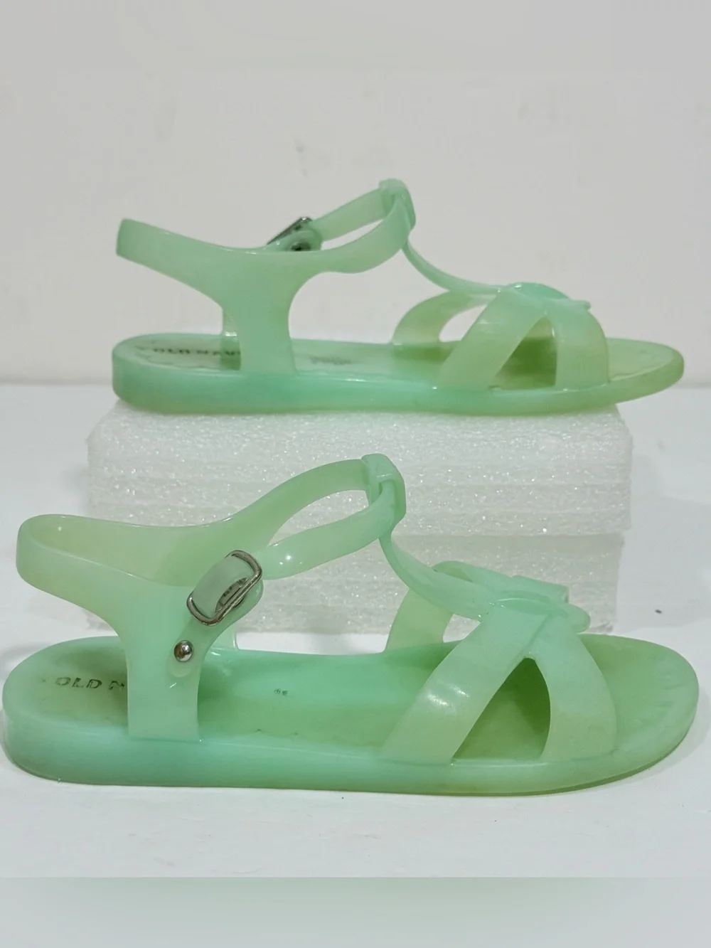 Old Navy Mint Green Strappy T Sling Back Snap Closure Jelly Sandals Sz 11 Kids