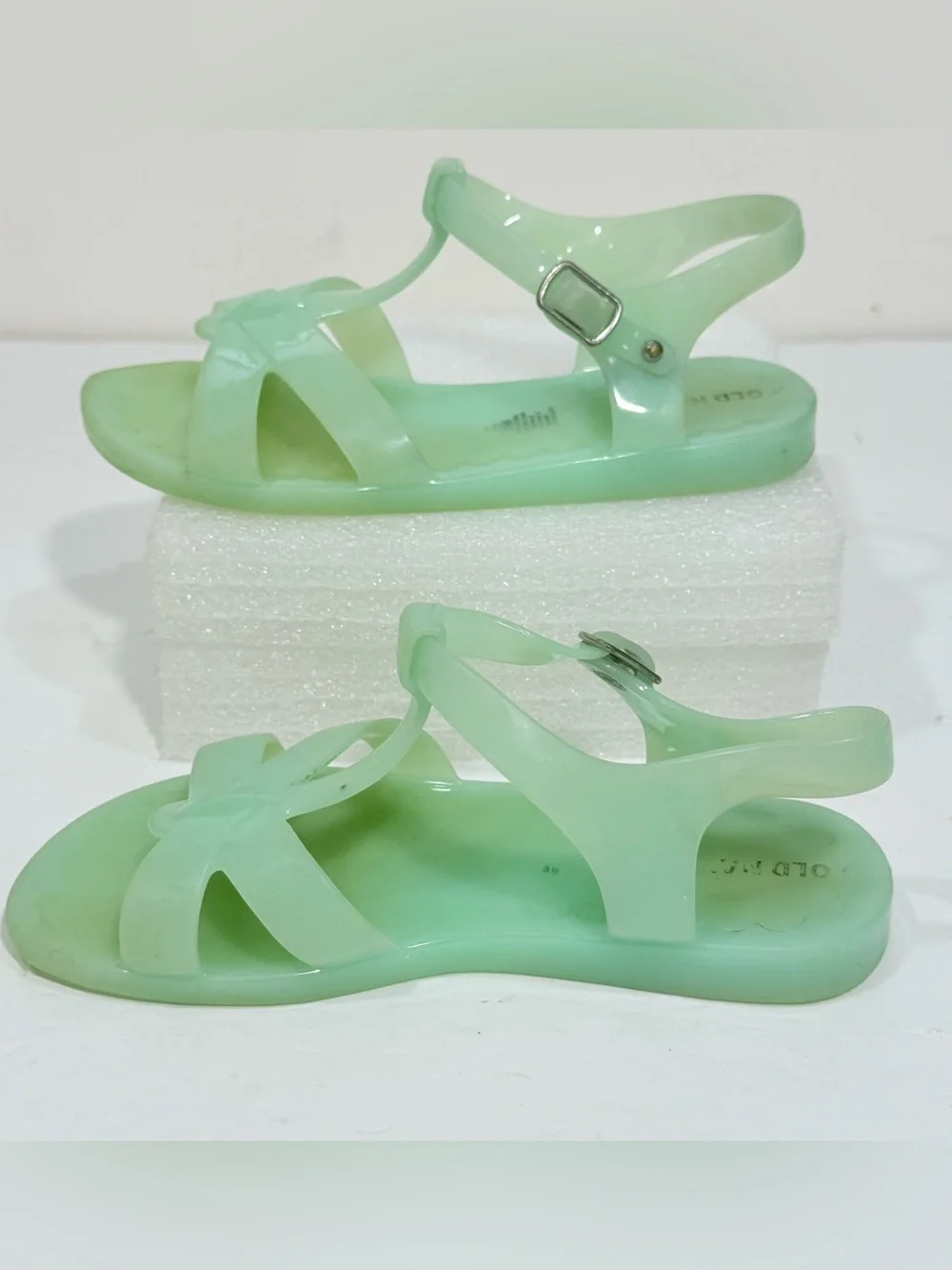 Old Navy Mint Green Strappy T Sling Back Snap Closure Jelly Sandals Sz 11 Kids