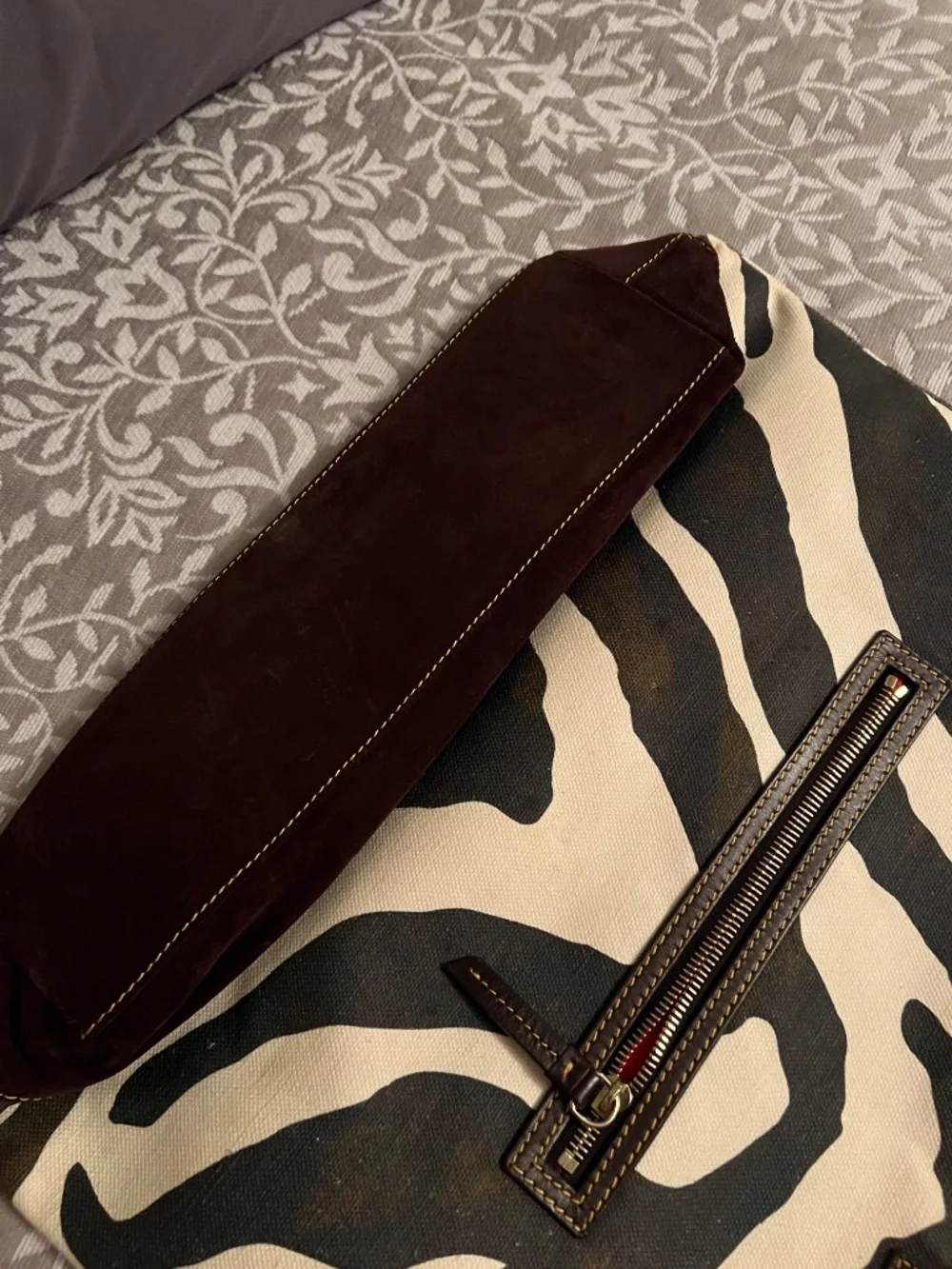 Dooney&Bourke black&creme bag