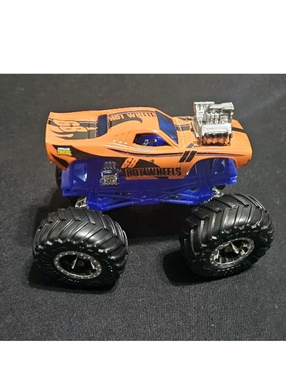 Hot Wheels Monster Trucks Roger Dodger 1/64 Monster Truck.