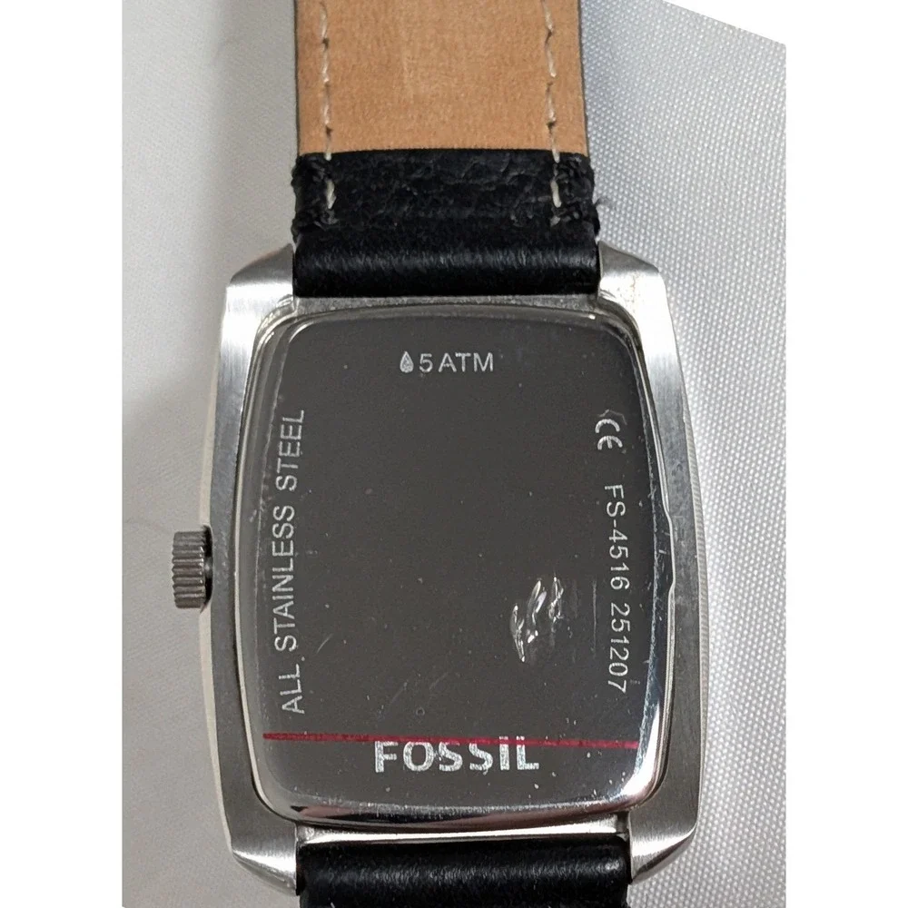 Fossil professional minimalist