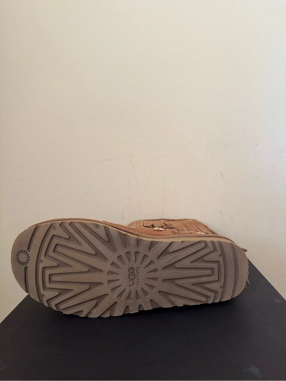 UGG be box can