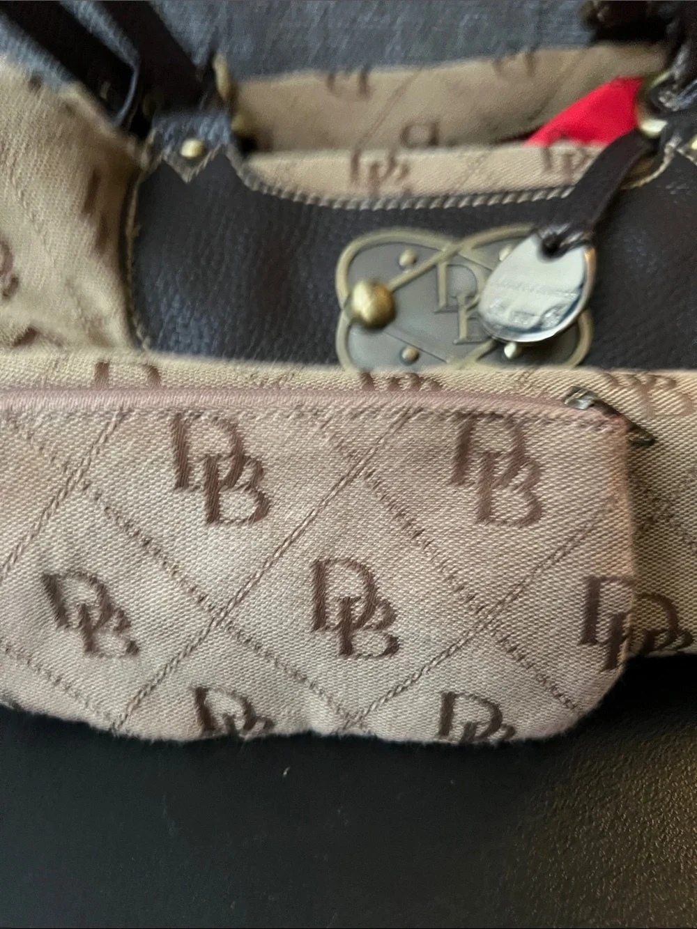 Dooney & Bourke classic dooney