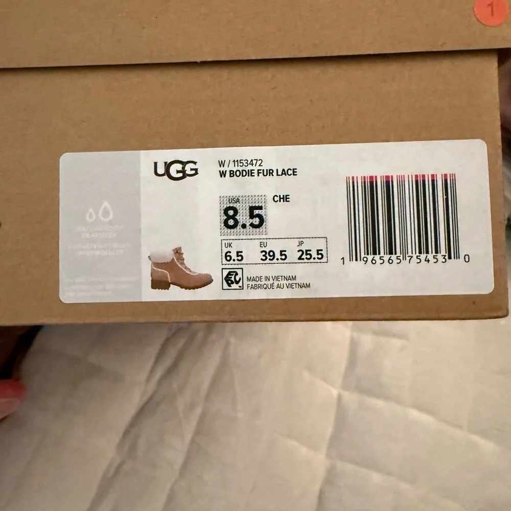 UGG warm stylish