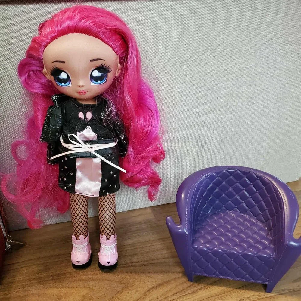 Bratz Rock Angelz Carrying Case, Ultimate Black Bunny Doll, and Purple Chair