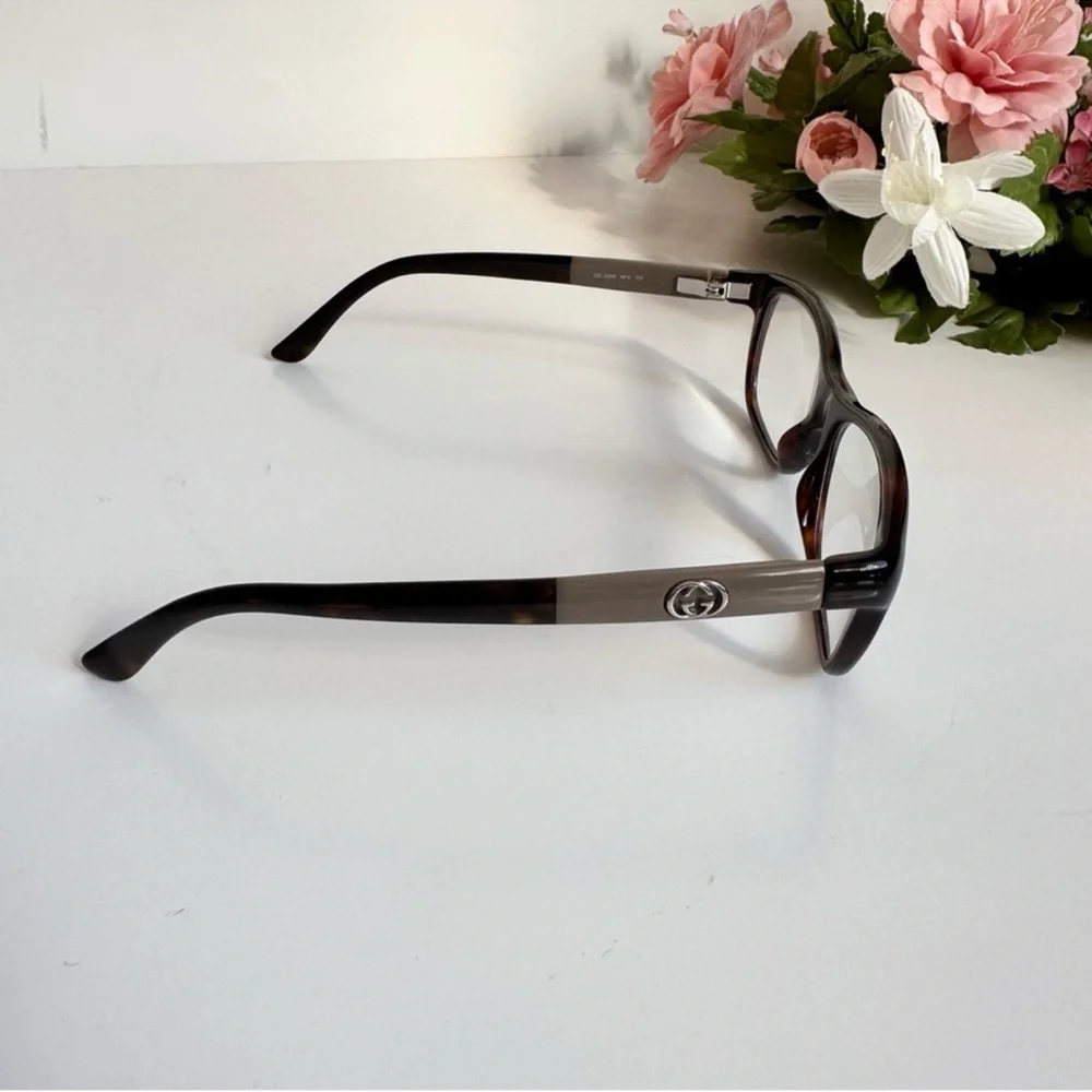 Gucci design havana wardrobe