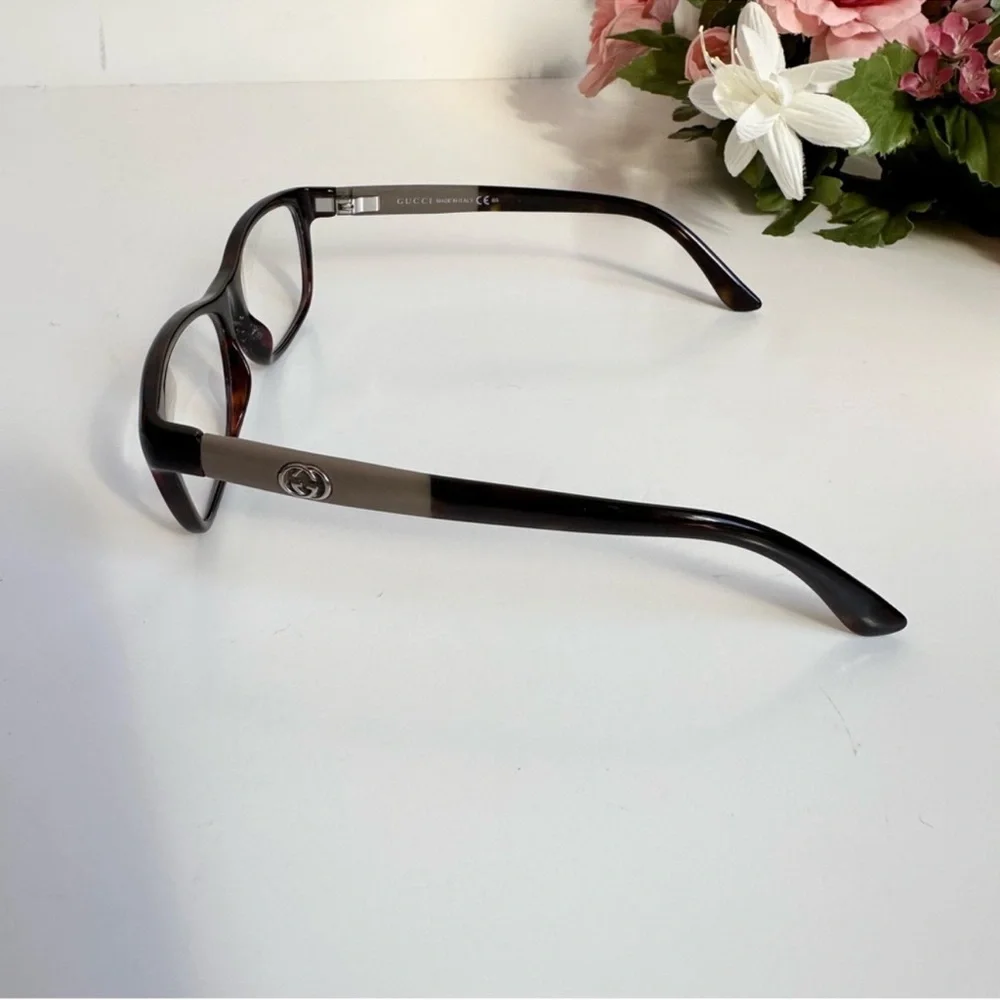 Gucci wardrobe wear temples