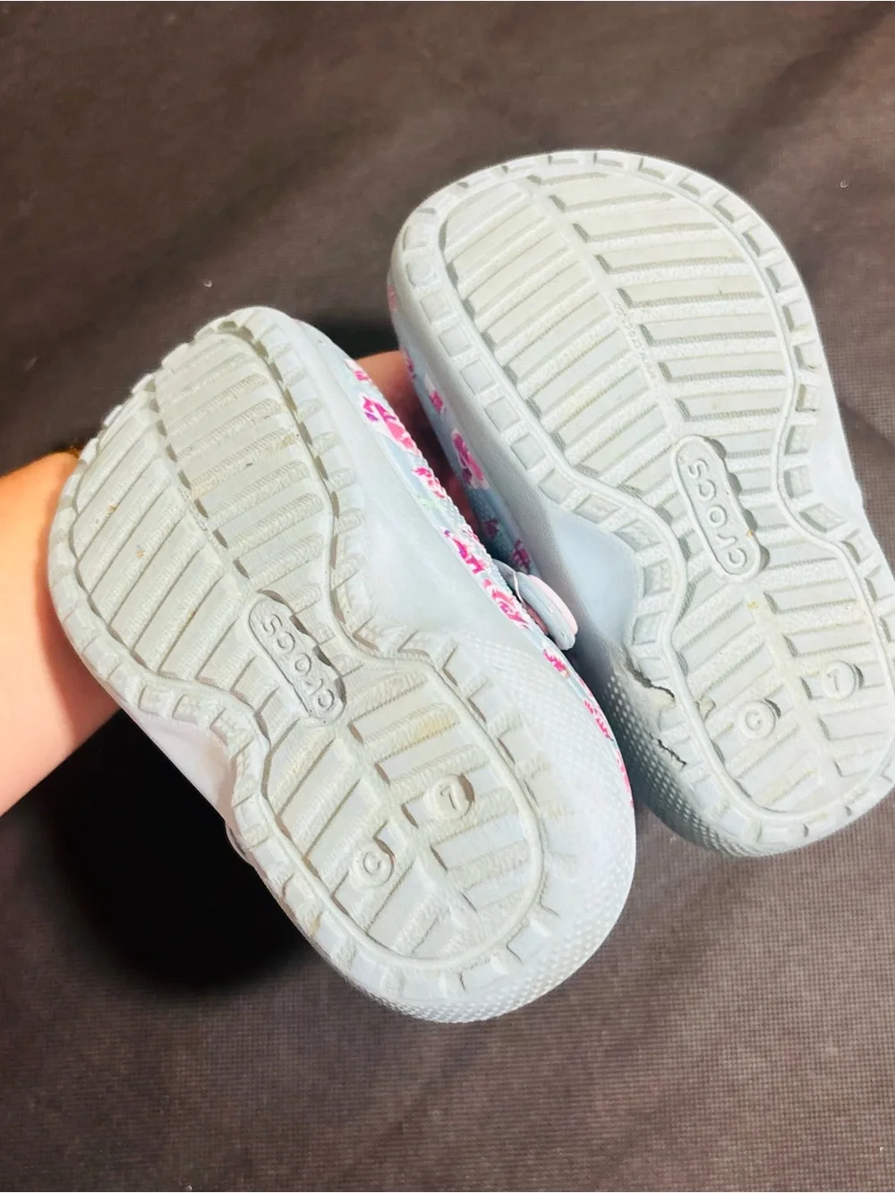 Girls Toddler Fuzzy Lined Blue Crocs With Pink Flowers Size 7c