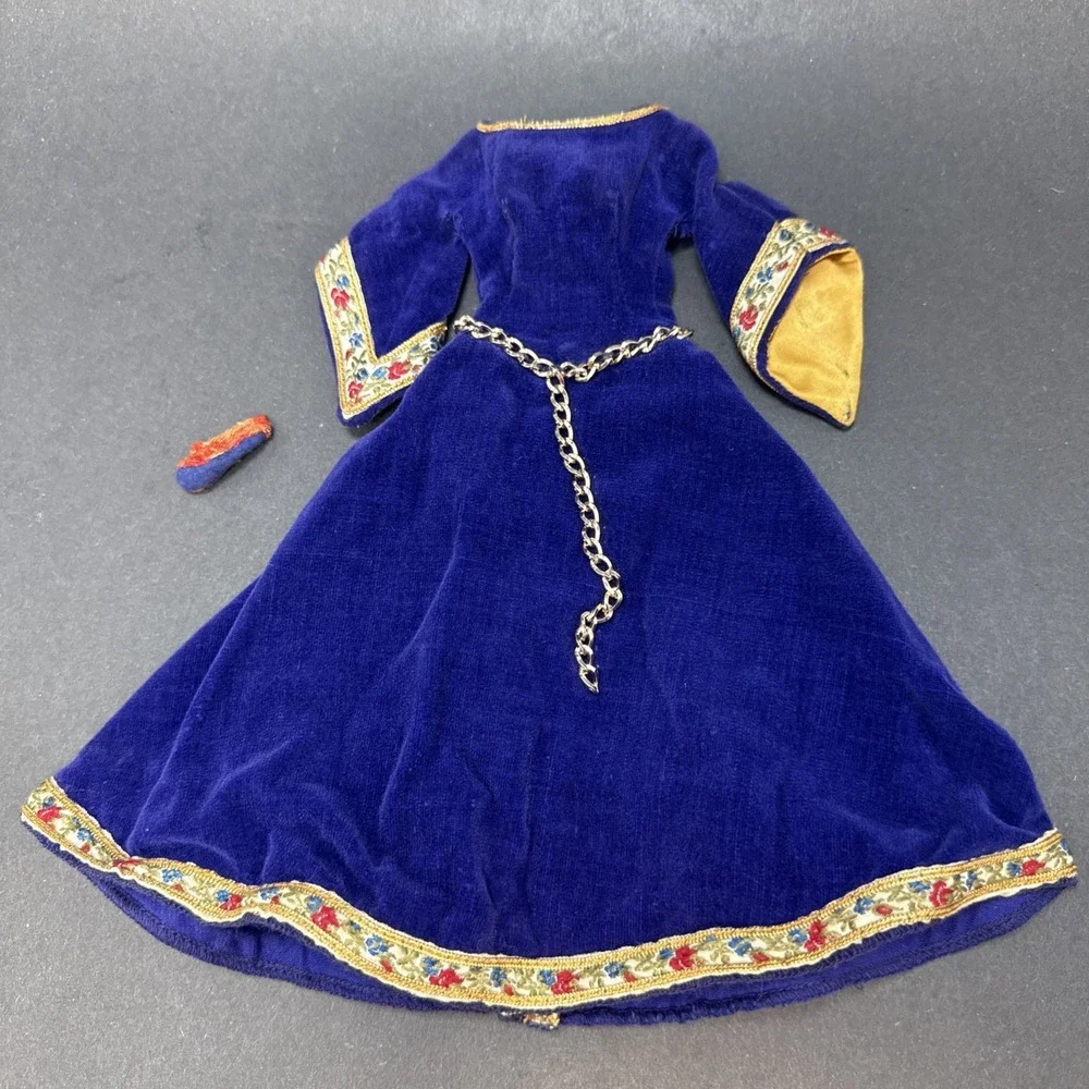 Vintage Barbie‎ #873 GUINEVERE Theater Velvet 1960's Dress With 1 Matching Shoe