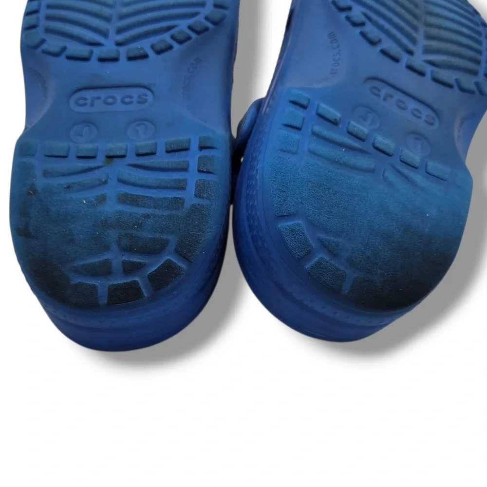 Crocs‎ Classic Clog Charms Youth 1 Blue Slip On Charms