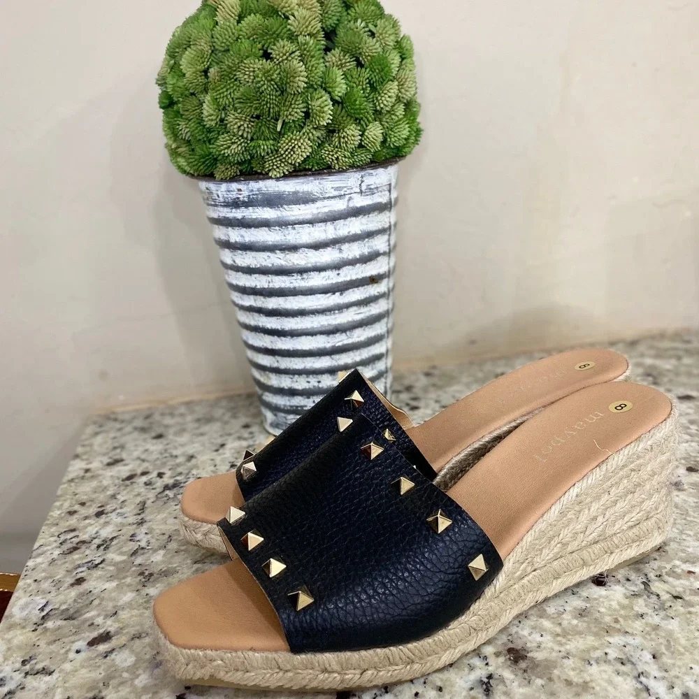 Maypol black pebbled