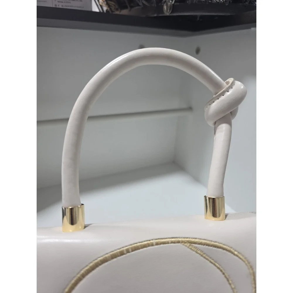 The Unbranded Brand white structured