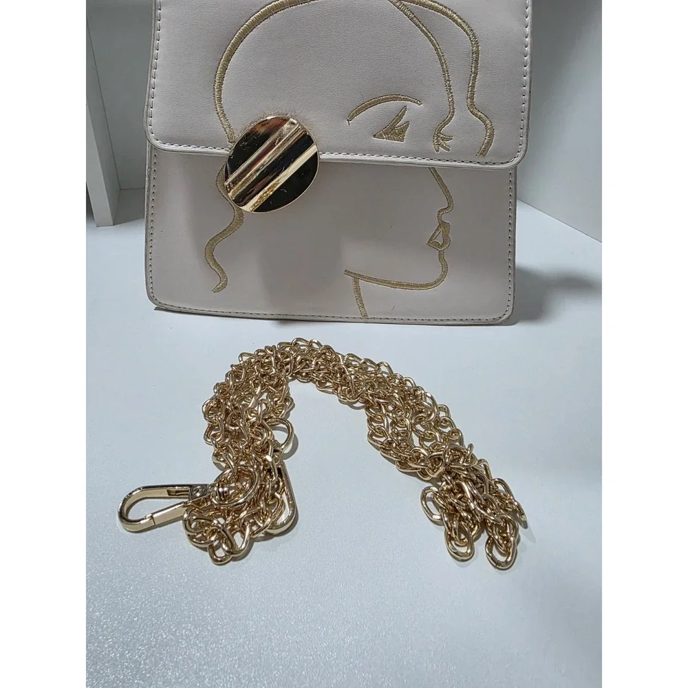 The Unbranded Brand white structured