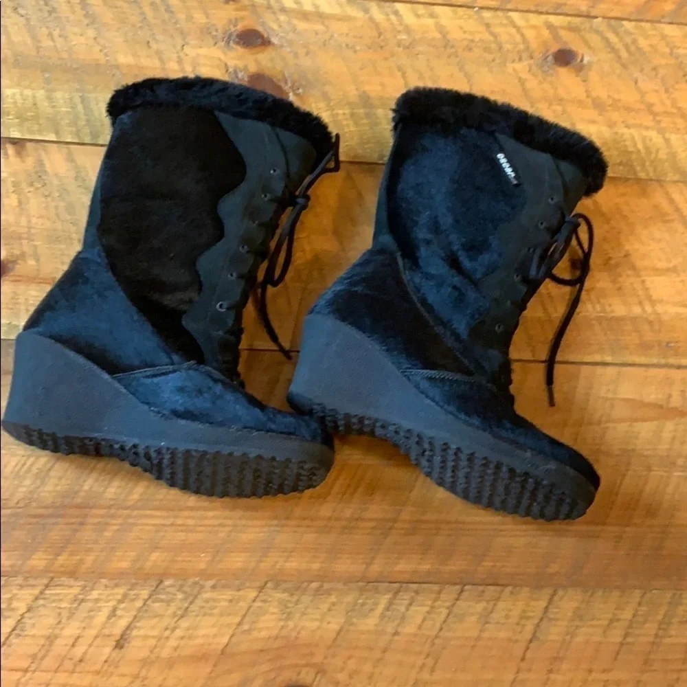 Oscar Sport black fur winter / snow boots with wedge heel Size 6