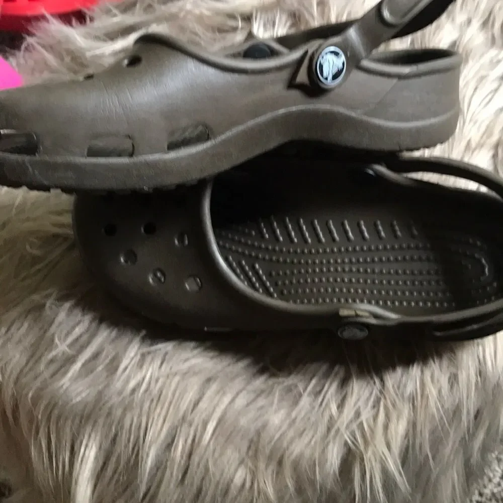 Crocs children’s shoes/sandals light brown size 7