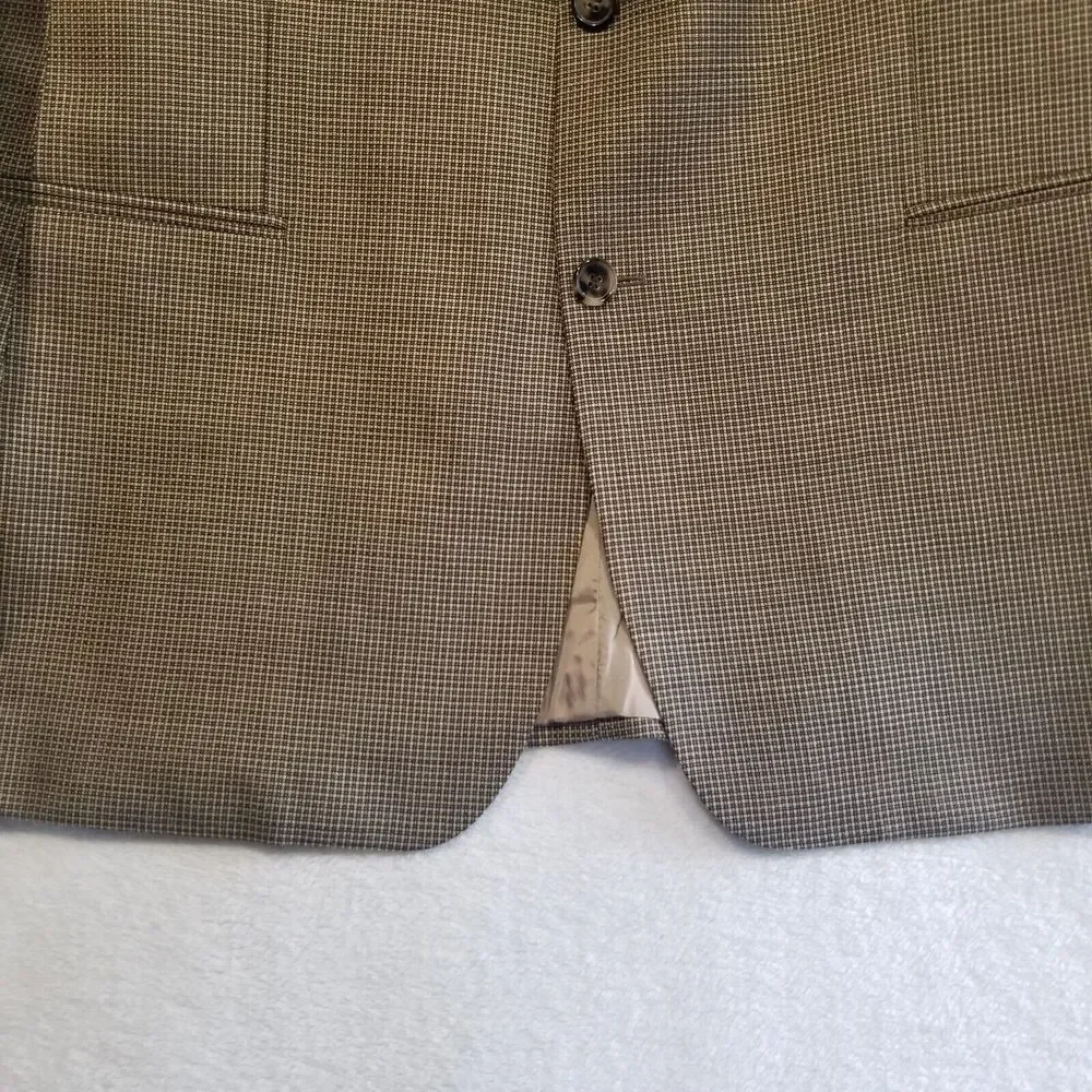 Hugo Boss 44R Sport Coat 3 Button Tan Silk Wool Blend Plaid Classic Business