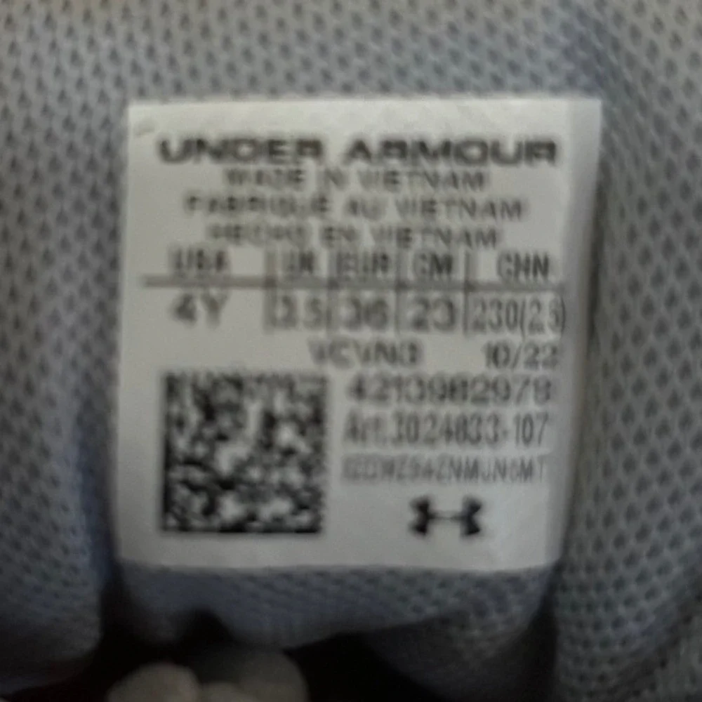 Under Armour please lightweight