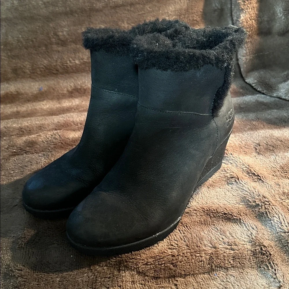 UGG Women's Waterproof Wedge Black Fur-Lined Boots Sz 6.5