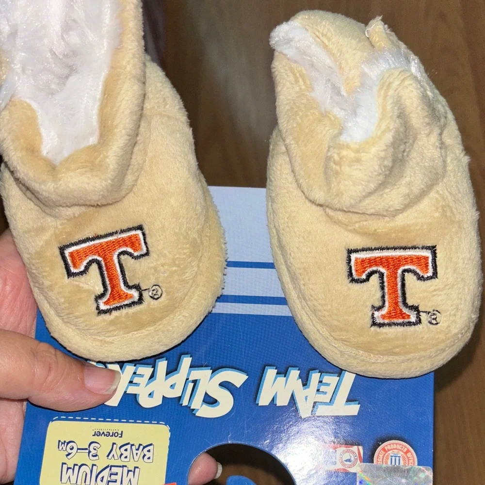 Baby Team Slippers Tennessee with Logo 3-6 Months NWT