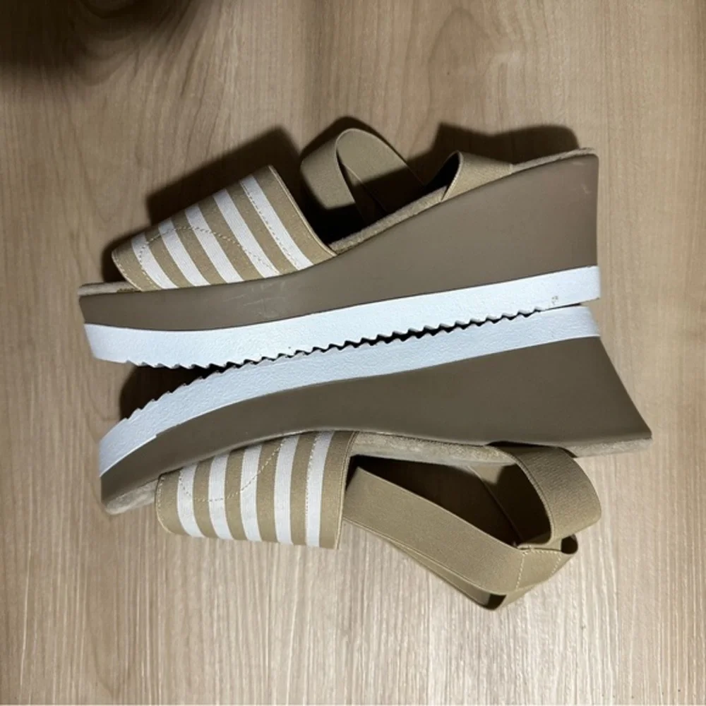 Charleston Shoe Co. Wedge Sandals Women 10 Tan Striped Elastic Platform Casual