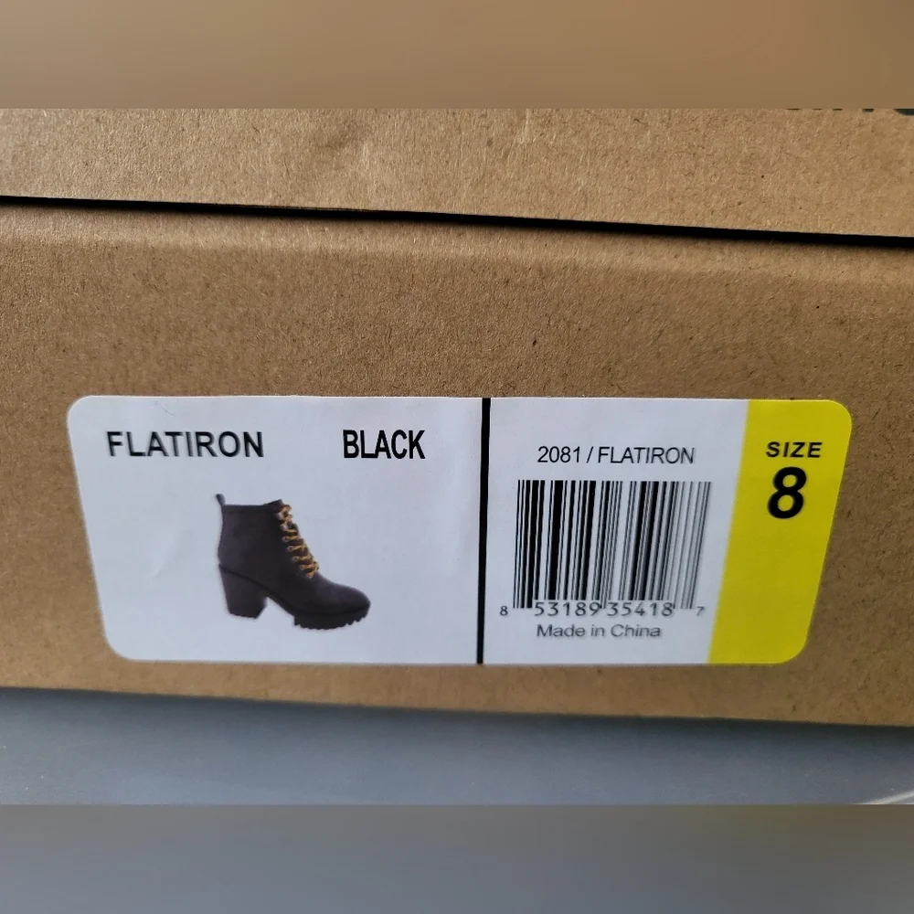 Seven black flatiron platform boot Womens Size 8 New‎