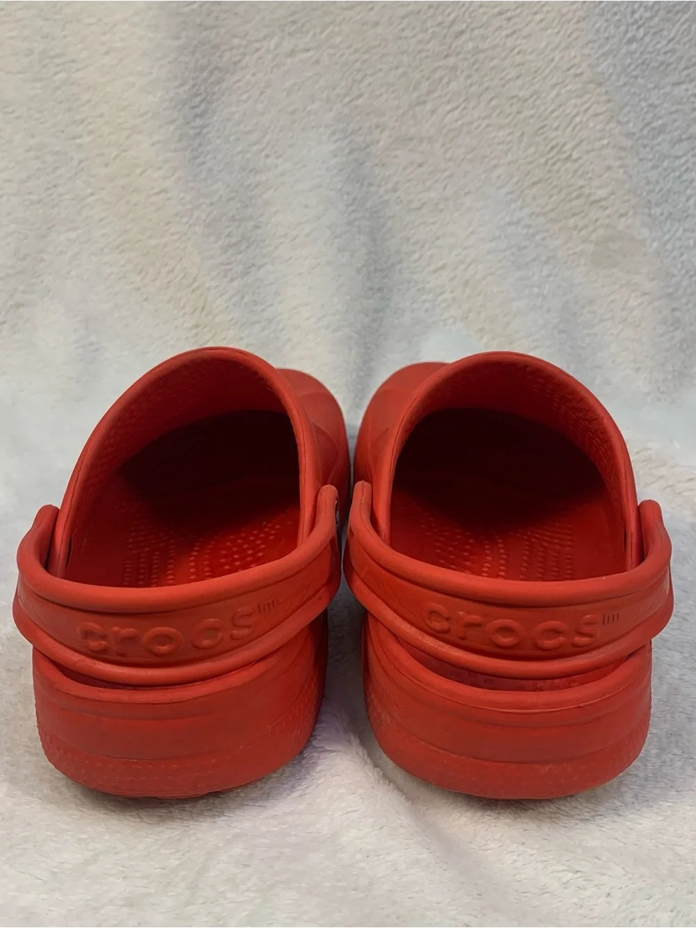 CROCS vibrant red