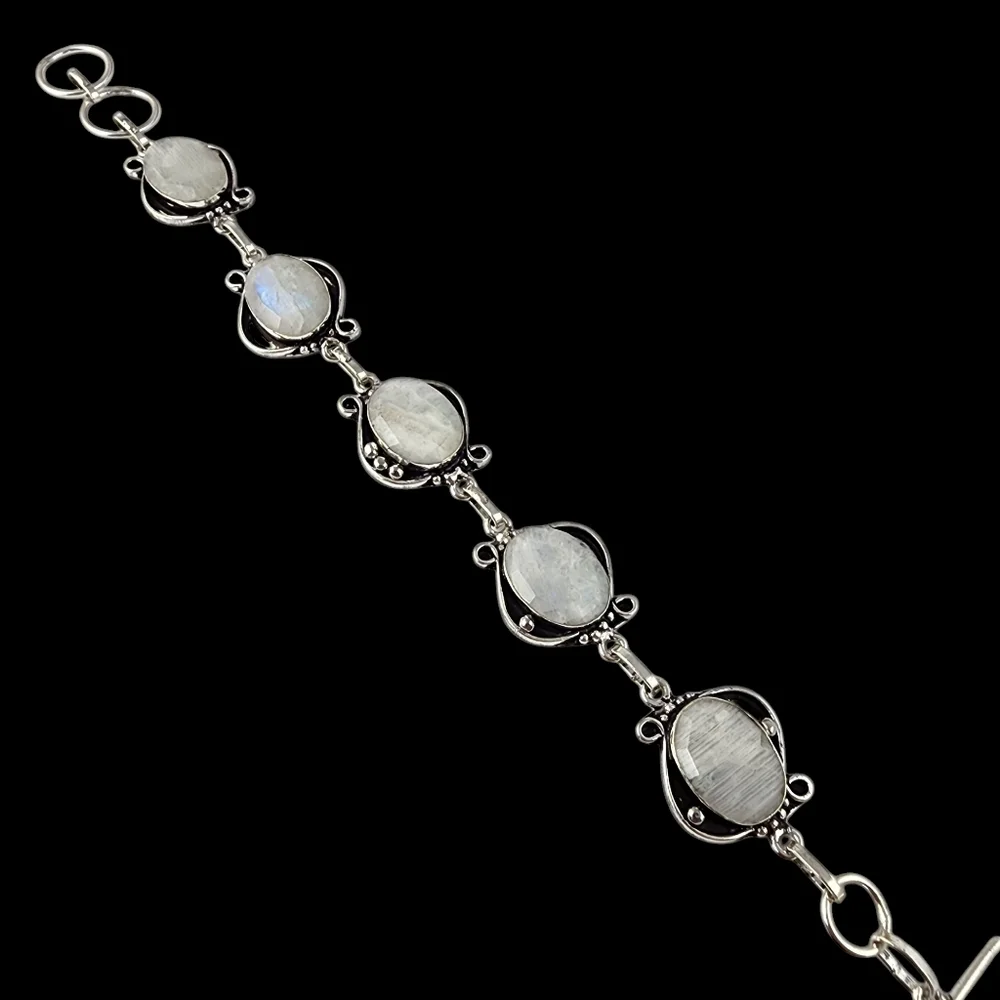 Artisan elegant bracelet
